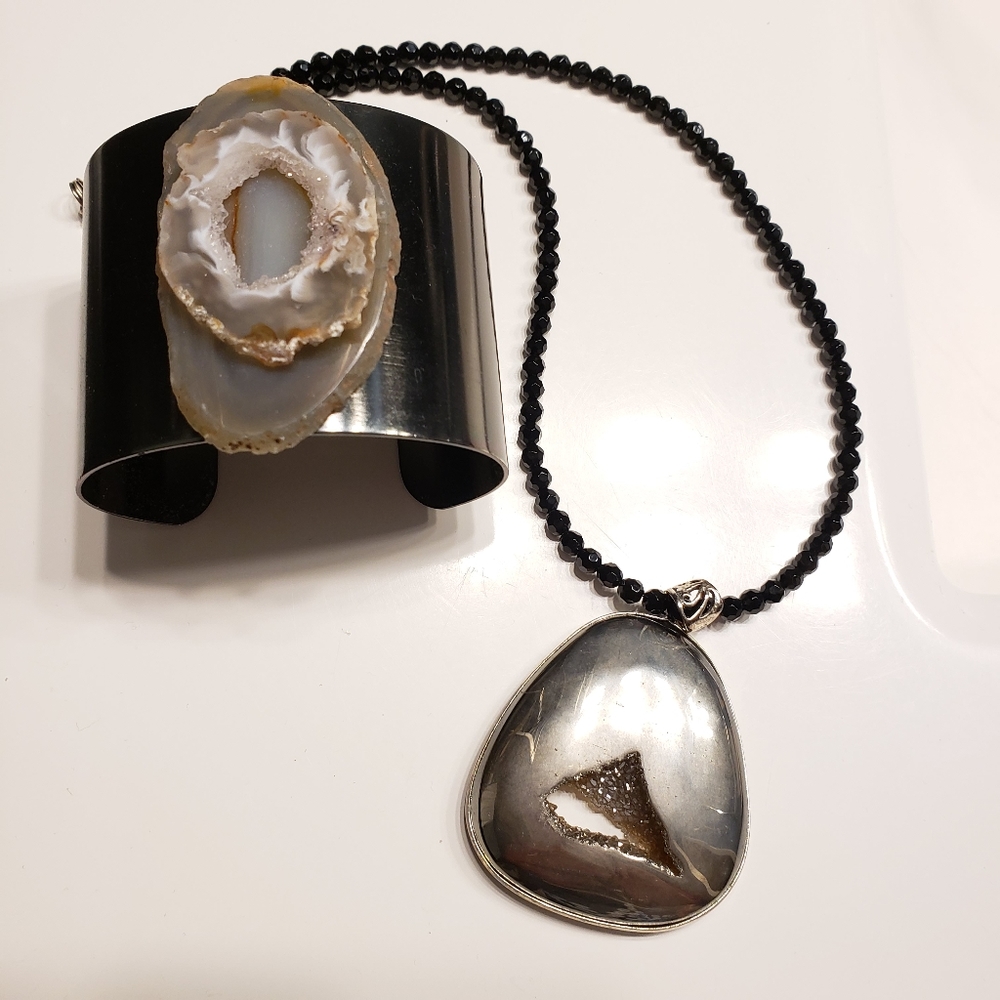 Set of druzy quartz